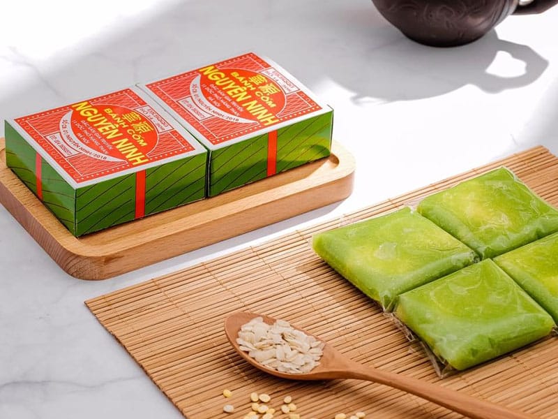 "KHÁM PHÁ HƯƠNG VỊ ĐẶC TRƯNG TẠI PHỐ HÀNG THAN VỚI BÁNH CỐM NGUYÊN NINH" 5 bánh cốm Nguyên Ninh cung tiến vua Bảo Đại
