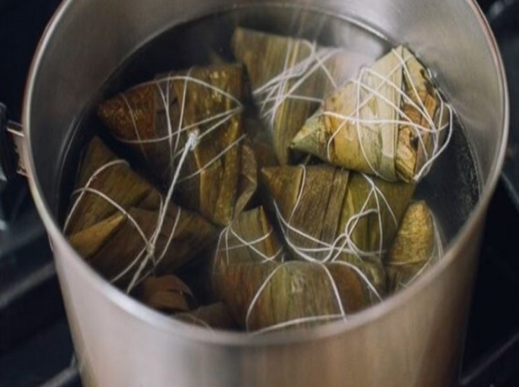 Bánh Tro - Món Ăn Quen Thuộc Trong Dịp Tết Đoan Ngọ 8 Bánh Tro - Món Ăn Quen Thuộc Trong Dịp Tết Đoan Ngọ