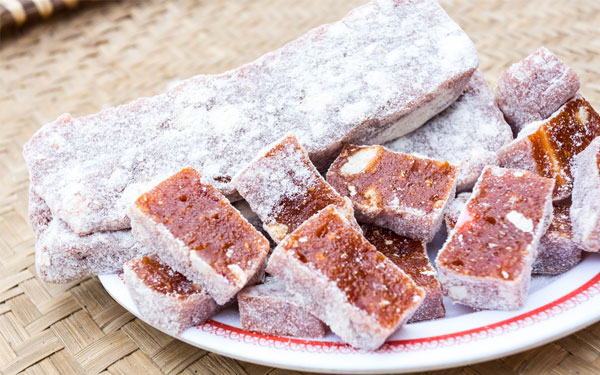 Mua Quà Đặc Sản Hà Nội - Gợi Ý Những Món Quà Độc Đáo và Ý Nghĩa 10 Bánh chè lam Hà Nội: Ngọt ngào hương vị vùng đất kinh kỳ