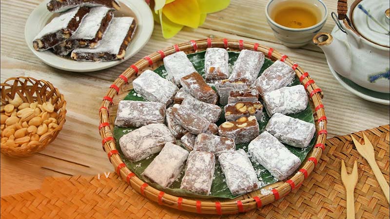 Mua Đặc Sản Hà Nội: Trải Nghiệm Ẩm Thực Đậm Chất Thủ Đô 14 Cách làm bánh chè Lam ngọt dẻo khiến ai cũng tắm tắc khen ngon