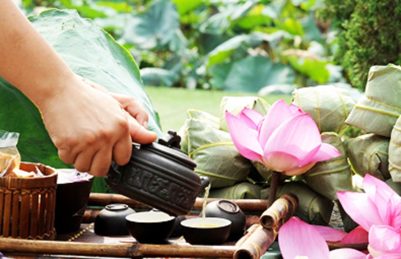 Mua Quà Đặc Sản Hà Nội - Gợi Ý Những Món Quà Độc Đáo và Ý Nghĩa 12 Uống trà sen tươi cần phải biết điều này