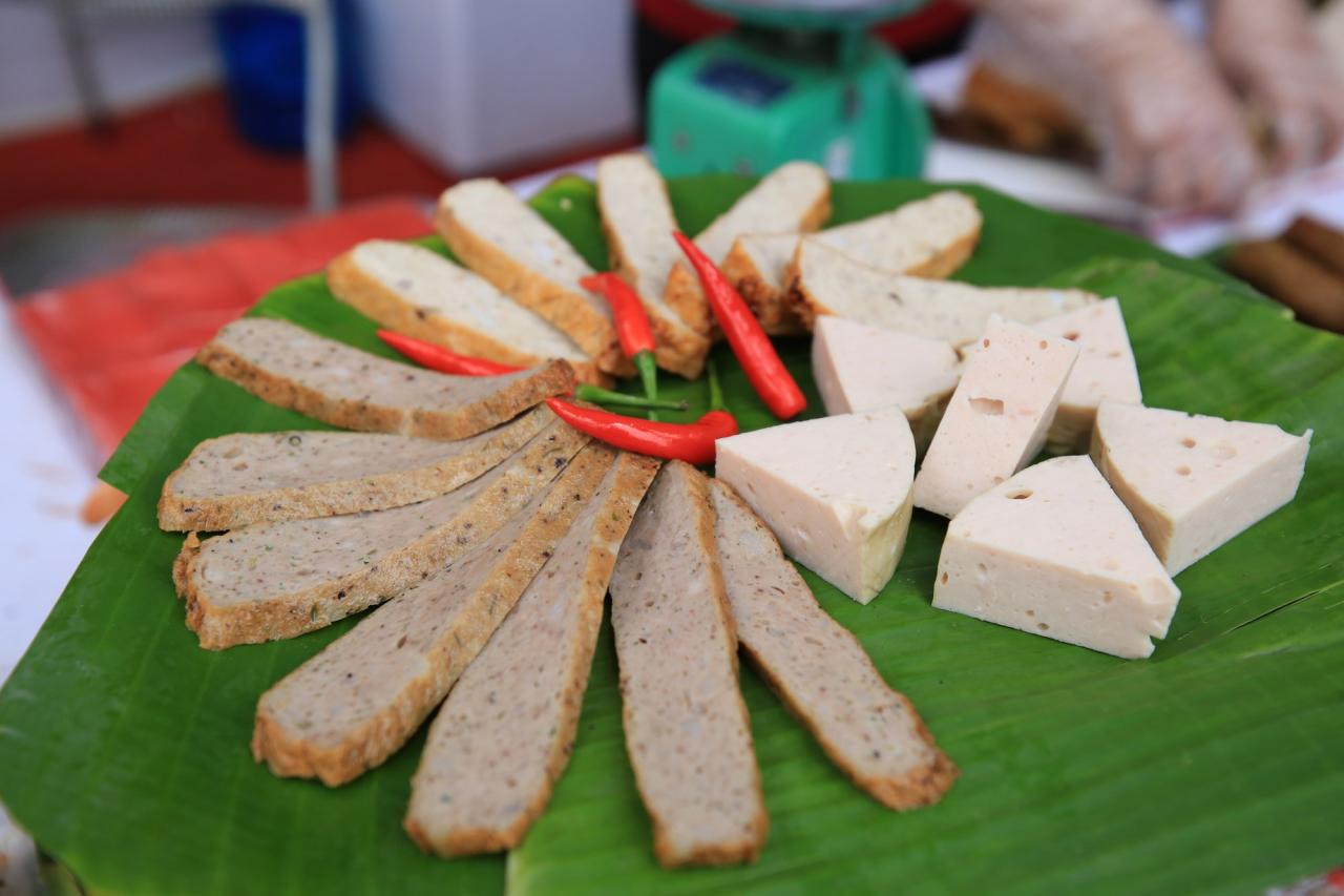Mua Quà Lưu Niệm Ở Đâu Tại Hà Nội - Những Món Đặc Sản Khó Quên 9 Giò chả Ước Lễ
