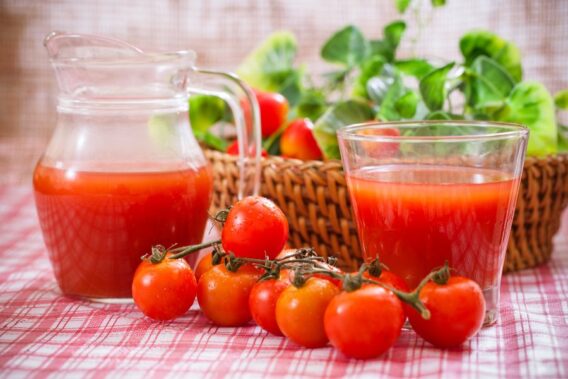 Top 7 Loại Nước Ép Hoa Quả Giúp Tăng Sức Đề Kháng Trong Thời Tiết Tháng 11 Thay Đổi Thất Thường 6 nuoc ep ca chua tuoi