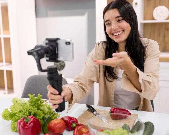 Sự Thật Đằng Sau Các Video Nấu Ăn Triệu View Trên TikTok: Có Hấp Dẫn Như Trên Video? 5 woman vlogging home with smartphone vegetables 23 2148738232