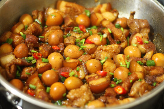 Món Ngon Từ Thịt Băm Hướng Dẫn Các Món Ăn Dễ Làm, Ngon Miệng 3 Một đĩa thịt băm kho trứng cút đầy hấp dẫn, với những miếng thịt băm săn chắc hòa quyện cùng trứng cút thơm ngon.
