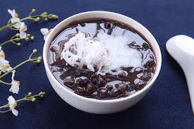 9 Món Ngon Chữa Thiếu Máu Bổ Sung Sắt Và Dinh Dưỡng Cho Cơ Thể 4 Bát chè đậu đen thơm ngon, hấp dẫn với lớp nước trong vắt và hạt đậu đen mềm mịn.