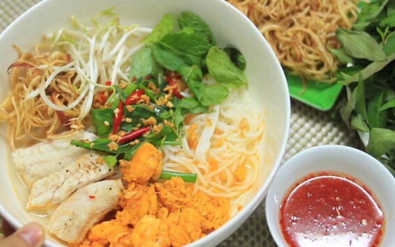 Những món ngon Rạch Giá nhất định phải thử khi đến Kiên Giang 3 Tô bún cá Rạch Giá nóng hổi, đầy đặn