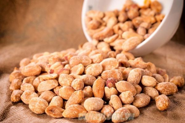 Quà Đặc Sản Hà Nội – Tinh Tủy Ẩm Thực Và Văn Hóa Thủ Đô Làm Quà Biếu Ý Nghĩa 29 Lạc Rang Húng Lìu Đặc Sản Hà Nội Thơm Ngon Khó Quên