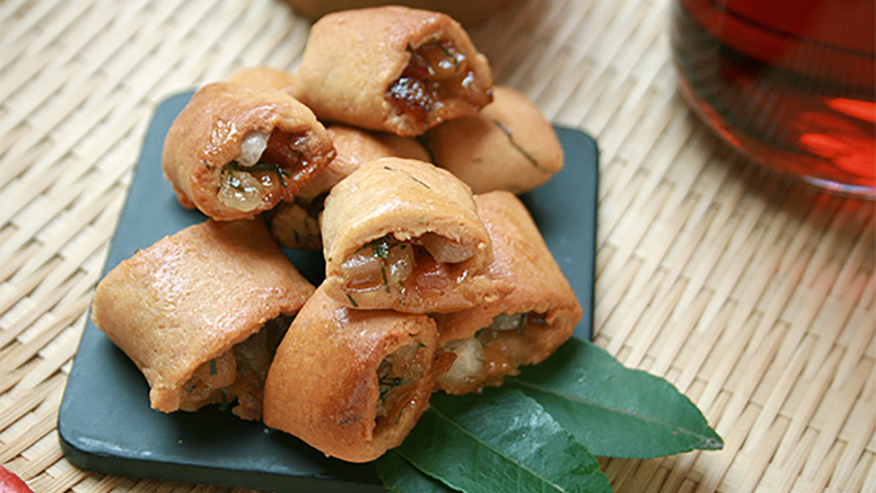 Quà Hà Nội Mua Gì? Top 10 Đặc Sản Hà Nội Làm Quà Biếu Ý Nghĩa Nhất 15 Cách làm bánh chả Hà Nội - Món ăn dân dã, thấm đậm hương vị tuổi thơ
