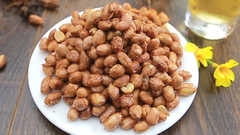 Quà Biếu Đặc Sản Hà Nội – Tinh Hoa Ẩm Thực Thủ Đô Làm Quà Tặng Ý Nghĩa 13 Hướng dẫn làm lạc rang húng lìu thơm ngon hấp dẫn